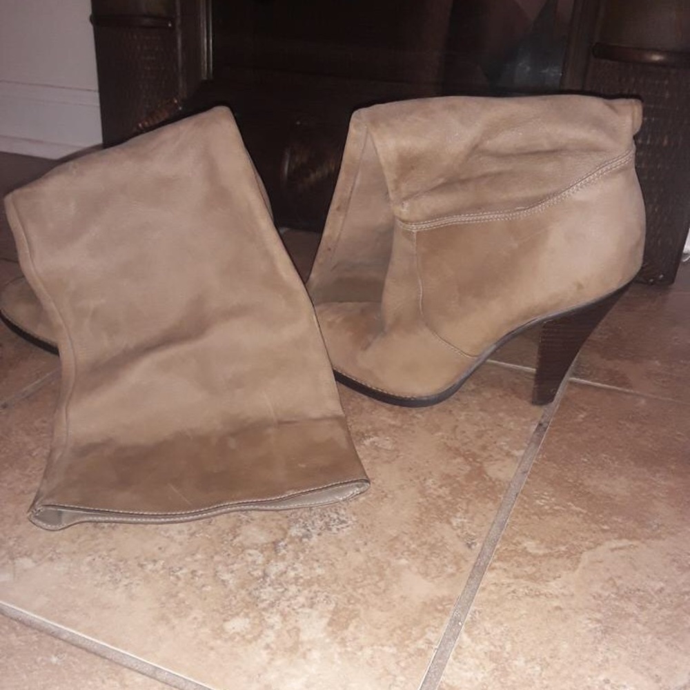 Knee boots